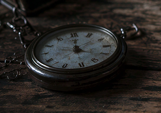 Pocket watch upscaled 4x with Topaz Bloom 2, crop at 100%